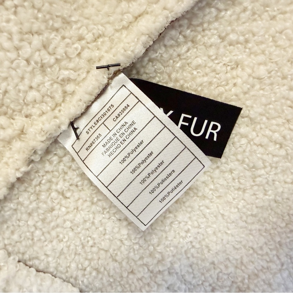 NWT CUPCAKES & CASHMERE Faux Fur Shearling Tan Vest Size Small - Picture 7 of 9